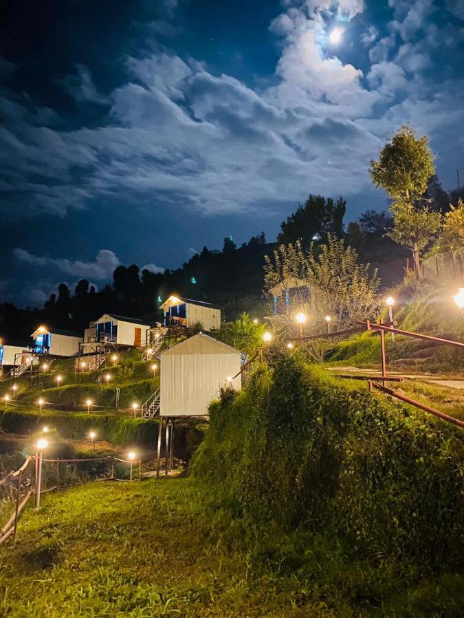 Nivriti Stays Kanatal Luaran gambar