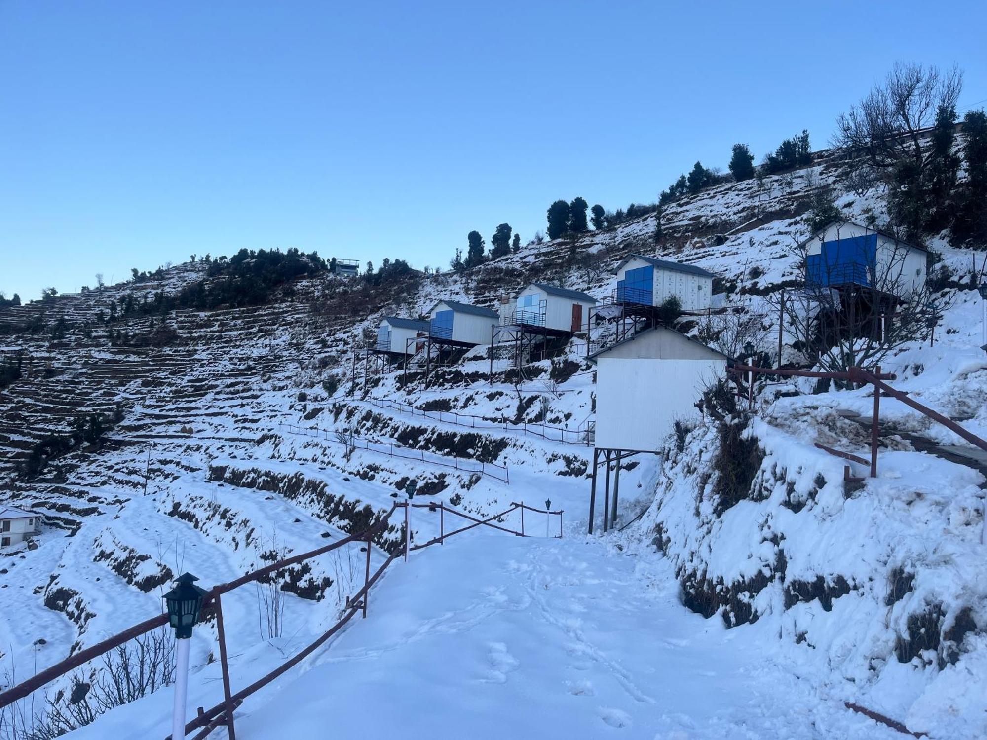 Nivriti Stays Kanatal Luaran gambar