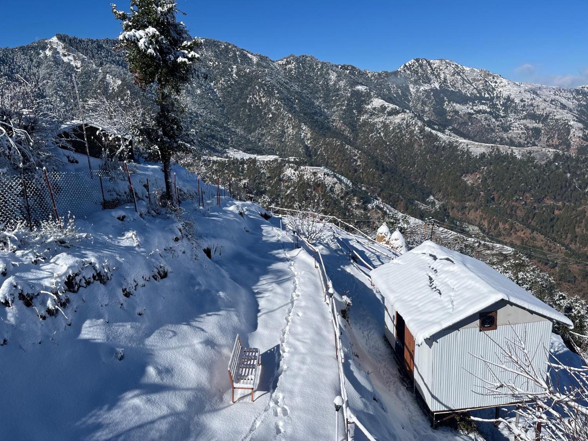 Nivriti Stays Kanatal Luaran gambar