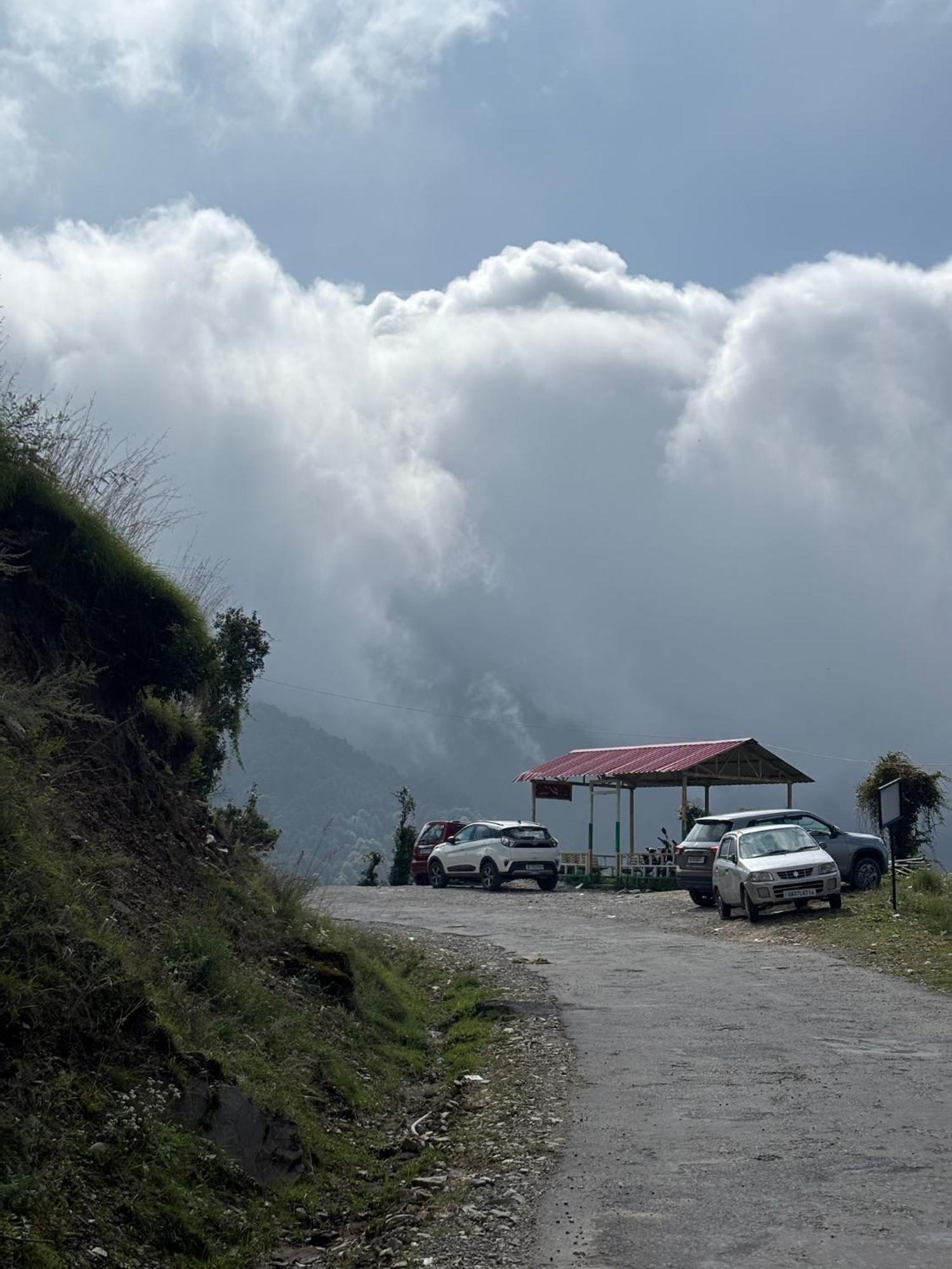 Nivriti Stays Kanatal Luaran gambar
