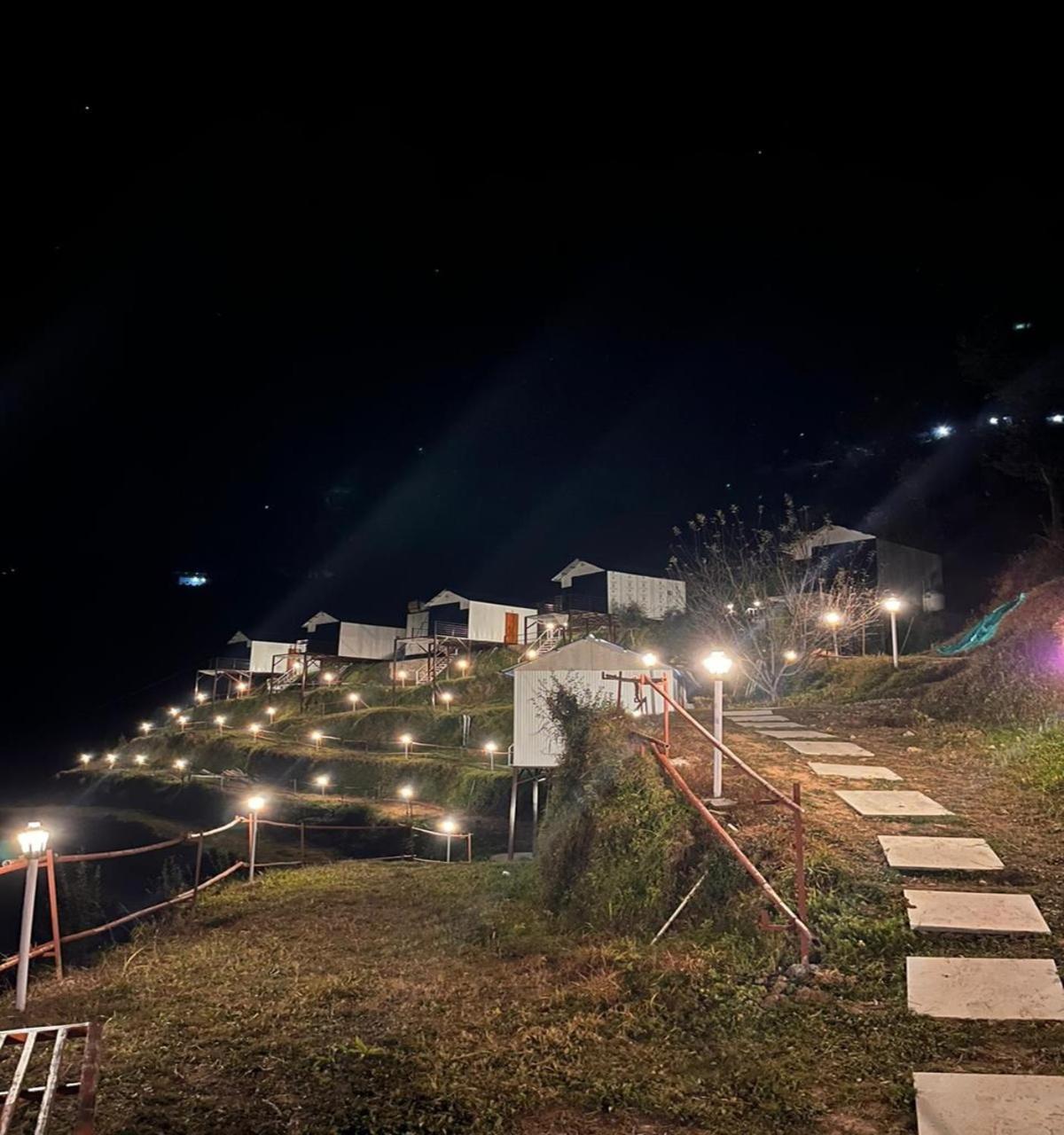 Nivriti Stays Kanatal Luaran gambar